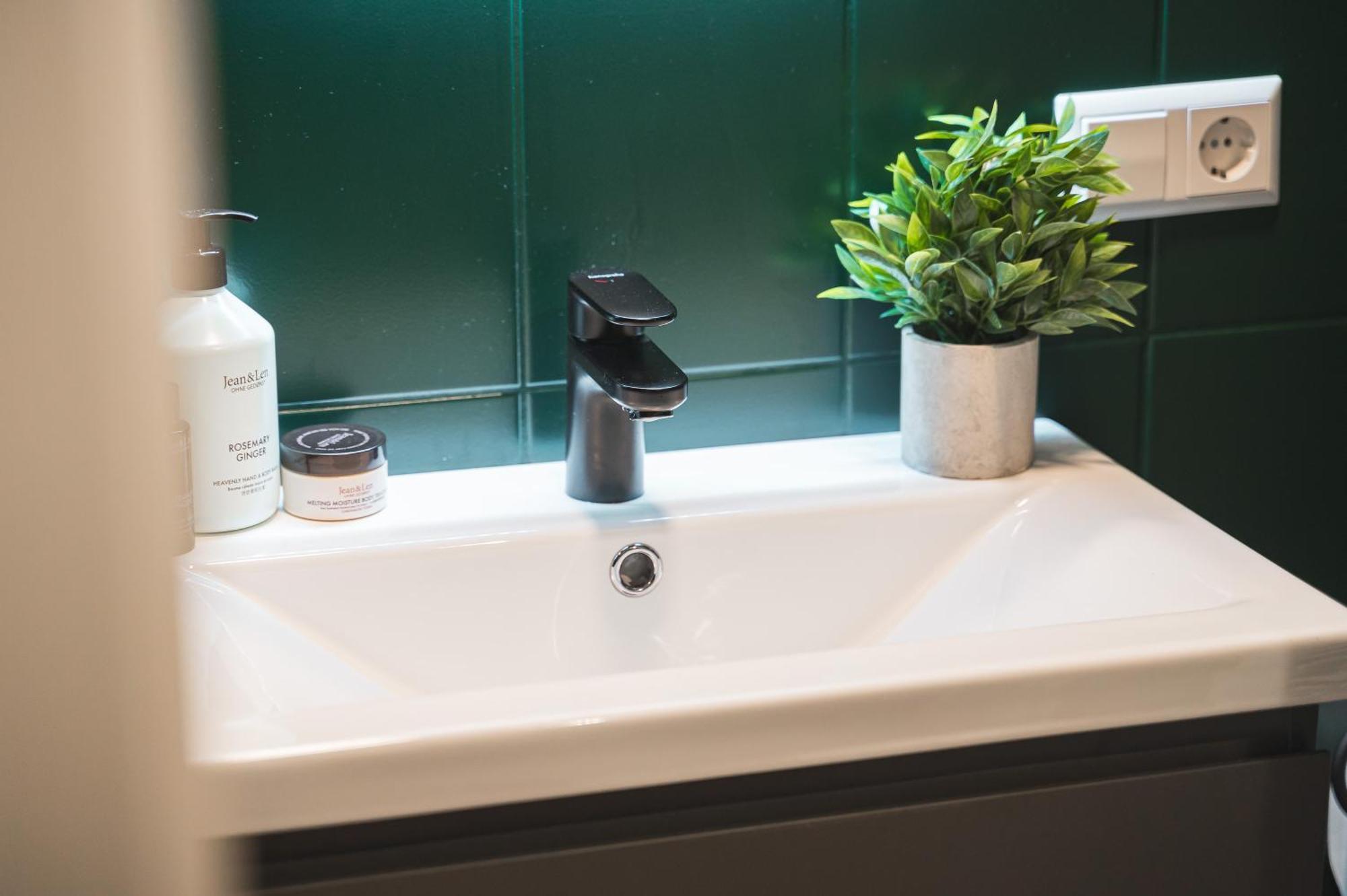 Jungle No5 Boutique Hotel - Stuttgart City-Center Ngoại thất bức ảnh